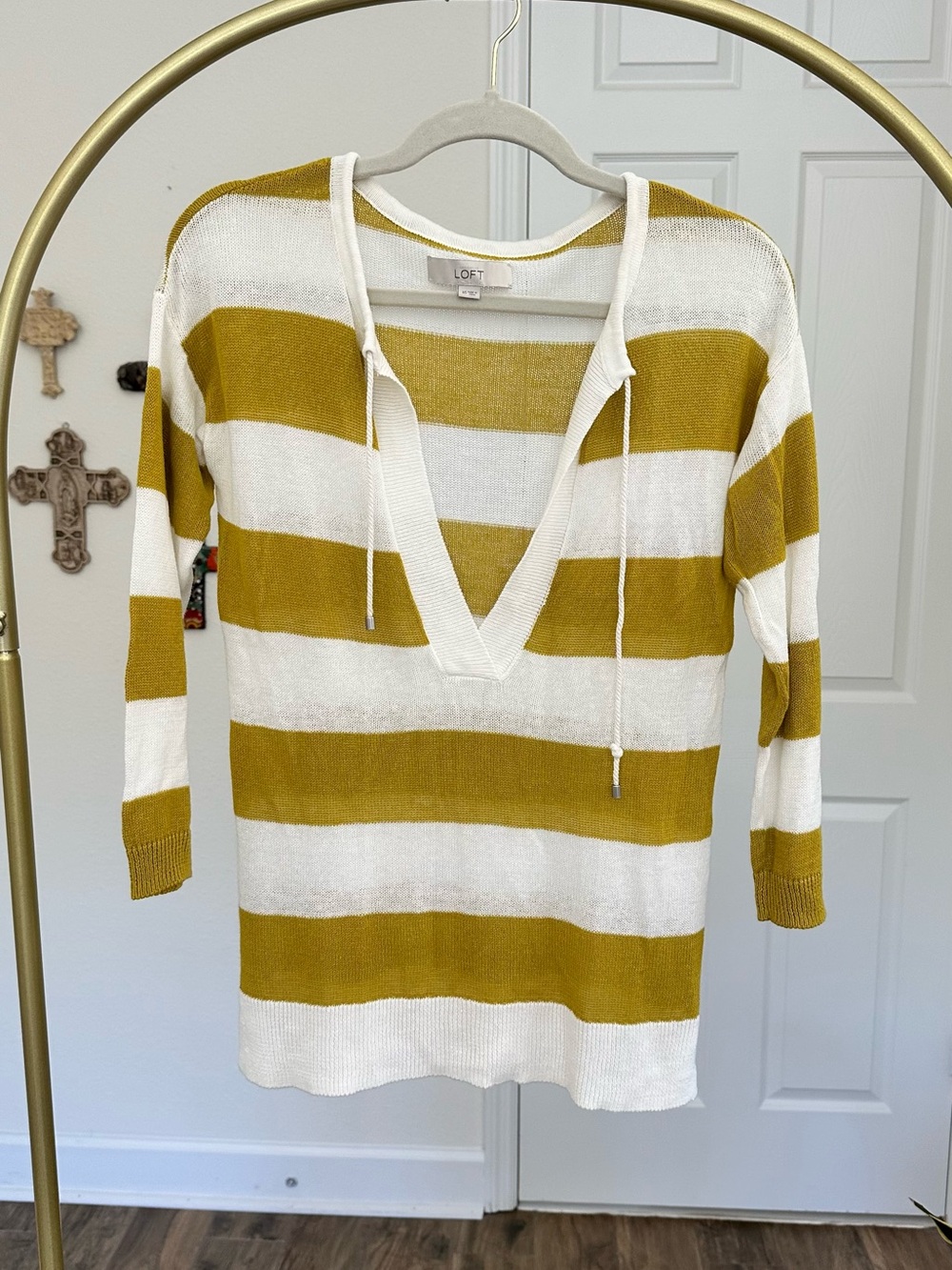 LOFT Linen White & Mustard Knit V-Neck Hoodie Top